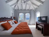 Renovated villa, a haven of peace with an exceptional view, 1 min from the beach