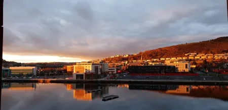 Waterfront Apartment Отели рядом с достопримечательностью «Waterfront Viewpoint»