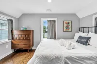 Seaside 2BR & 1.5BA, Walk to Beach & Badges