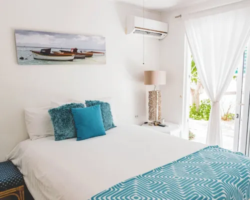 Beach Front Honeymoon Hotels in Savaneta
