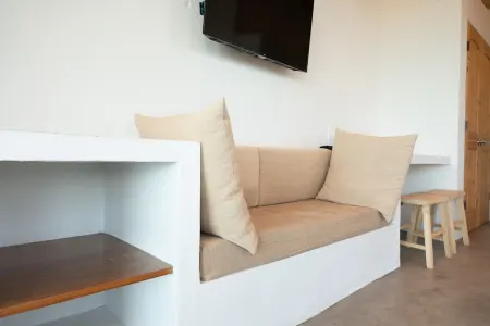 Modern Studio with Great view, Pool, close to beach