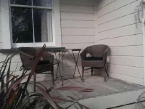 Character cottage stone's throw from The Square Hotels in Martinborough