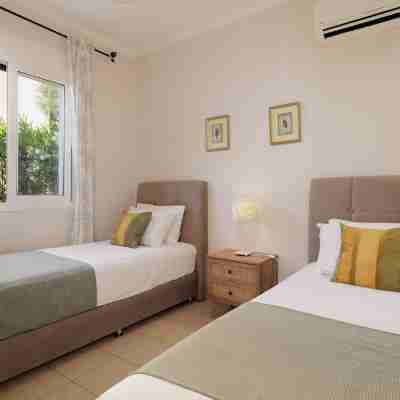 Villa Alemar House with private pool, Spectacular sea views,150m to the beach. Rooms