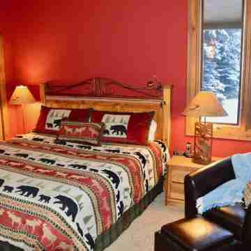 Unique Guesthouse on the Beautiful Gallatin River - Hot Tub w/ Amazing Views! Rooms