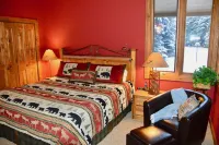 Unique Guesthouse on the Beautiful Gallatin River - Hot Tub w/ Amazing Views!