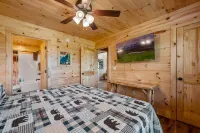 Hot tub cabin with fireplace, Smoky Mountain views, pet friendly, 10 min to Park