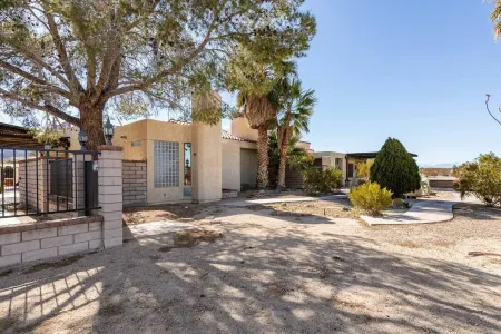 Private villa on 8acres with heated pool and spa.  10 mins. From JTNP entrance.