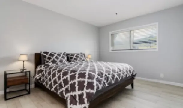 New! Remodeled Ski & Hiking Retreat - 5 min from resort!