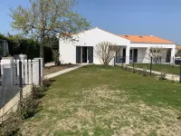 Walking distance to the beach 100 meters 5-person villa