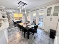 Spacious 5 Bedroom Home in Cambridge Hotels in Cambridge