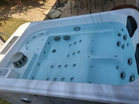 Apparently vacation home with hammam and private jacuzzi Отели в г. Сен-Мартен-де-Кро