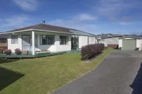 Sunny house near Golf Course and Recreation Centre Hotels near Whangamata Beach
