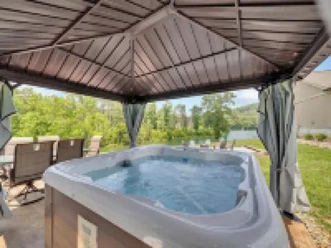 Tranquil Cove on Norris Lake w/ Kayaks