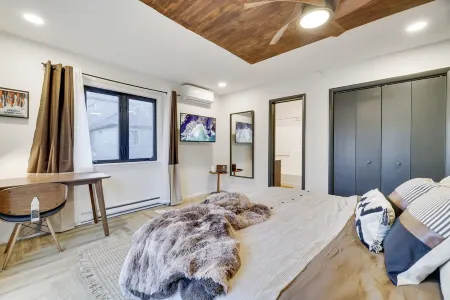 Lux Lakeside in amenity rich gated community w/ HotTub, Sauna, Stream, Game Room