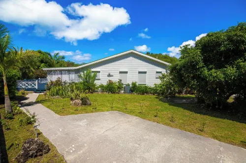 Welcome to Blue Emerald Villa. A 3-bedroom villa in brilliant Harbour View, ANU Hotels in Jolly Harbour