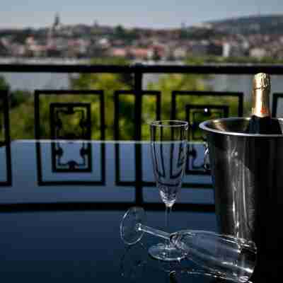 Modern Apartment with a Panoramic View of the Danube Others