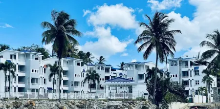 Table Rock Beachfront Penthouse Minutes from Rincon and Excellent Surfing