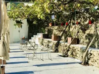Los Laureles Bungalow