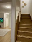 Newly Built 3-bedroom house with WiFi, Parking and AC 15 mins to the Falls