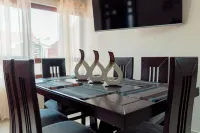 Large and Elegant 3 Bedroom Apartment のホテル