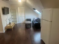 Quiet neighborhood and Walking destination to Downtown Salem