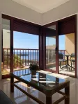 First line beach, free WIFI, air conditioning and garage #