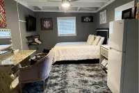 Posh Princess Pad Close To Beach, Bases, and Shops In Central Fort Walton Beach.