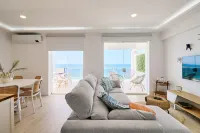 Fantastically beautiful flat directly on the sea with large balcony