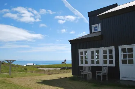 Panoramic Views- Nature- Northern lights cottage- NO 1- in Iceland. Отели в г. Snaefellsbaer