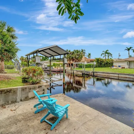Luxe Paradise Escape on a Canal!