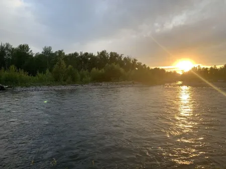 Rainbow Haven down by the Gallatin River Отели в г. Фор Корнерс