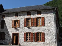 Independent apartment in house in beautiful stone