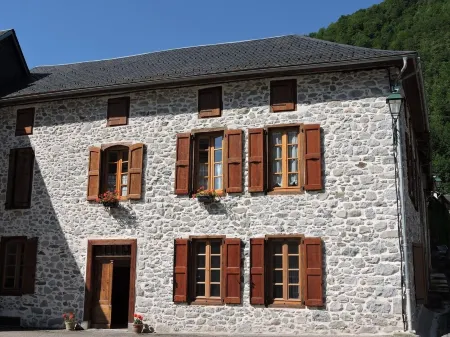 Independent apartment in house in beautiful stone