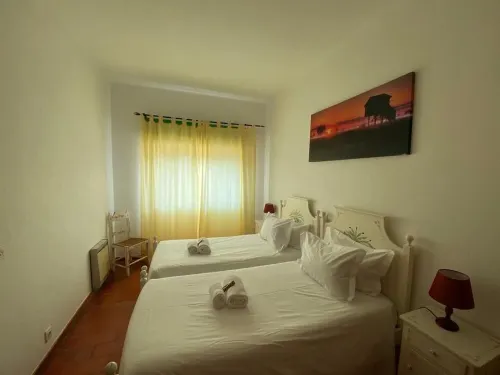 Senhora da Rocha Apartment w/ Sea View