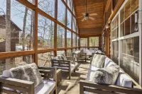 Stunning Mountain Cabin w/Hot Tub & Game Room