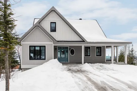 Manivole - Luxueux Chalet 4 Chambres à Coucher Avec Magnifique VUE SUR LE Fleuve Отели рядом с достопримечательностью «Baie Saint-Paul»