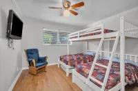 Hollywood Florida centrally located house for large group gathering. Seminole Okalee Indian Village 주변 호텔