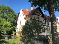 Charming apartment in Tudor style mansion (only 15 minutes to Prenzlauer Berg)