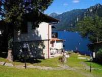 Directly on the lake with panoramic views Hotels in Idro