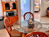 Beautiful, spacious house 9 minute drive to beach with electric generator Hoteles en Aguada