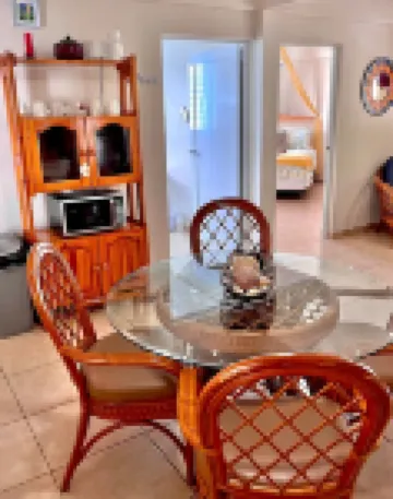 Beautiful, spacious house 9 minute drive to beach with electric generator