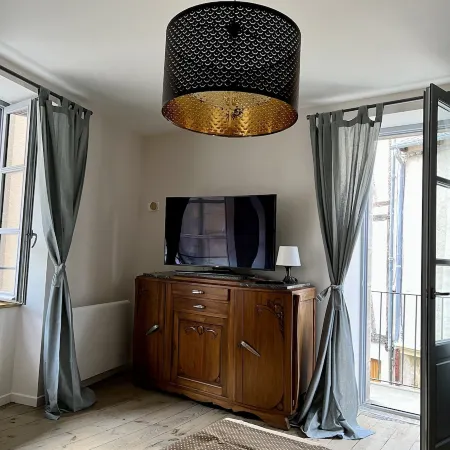 Maison de Ville au Coeur du Village Отели в г. Сен Женье Д'ол Э д'Обрак