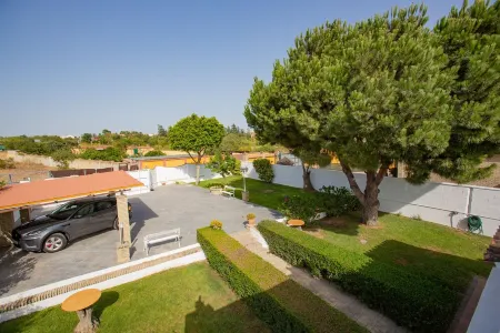 TOURIST VILLA “LAS RAÍCES” NEAR THE CENTER AND THE BEACHES OF LA JARA. Отели в г. Санлукар-де-Баррамеда