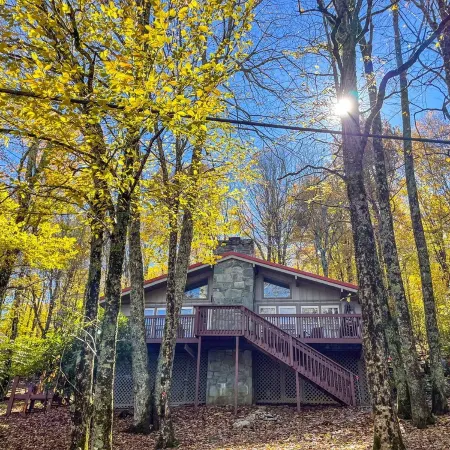 Spacious 3BR/3BA Cabin Only 0.5 Miles From Slopes!