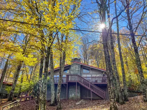 Spacious 3BR/3BA Cabin Only 0.5 Miles From Slopes!