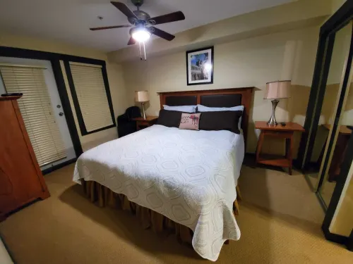 Upper village  unit with access to the pools!