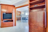 Fabulous Kosher Apartment 3 BR + Den in Amazing Central Location!!