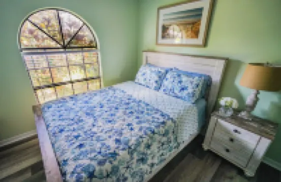 Coastal Getaway with game room pool hot tub & inlaw suite in heart of Sebastian