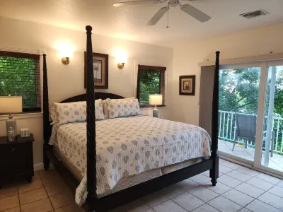 Cruz Bay, Guide Star of Saint John, USVI, Luxury condo, walk to town/ beaches!