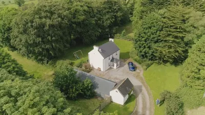 Relax in traditional farmhouse cottage perfect for touring South & West Ireland. Hotels in 